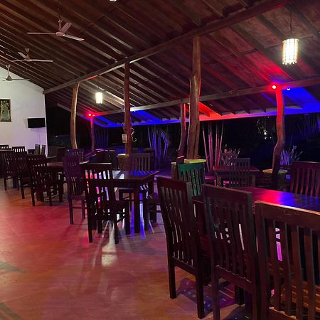 Royal Green Garden - Puttalam Exterior foto